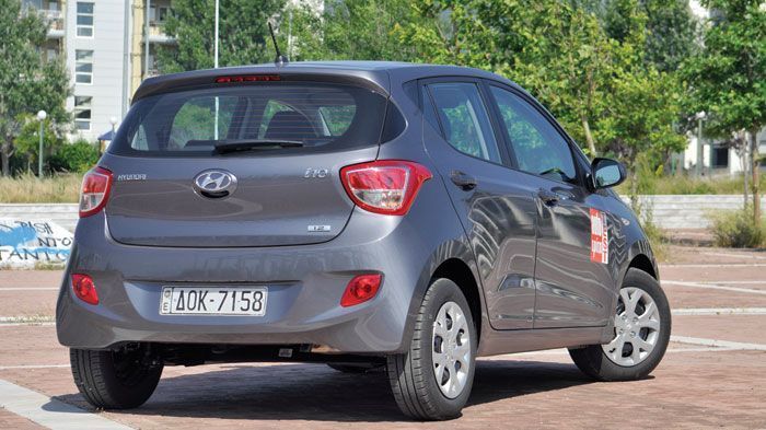 Η εμφάνιση του νέου Hyundai i10, επηρεασμένη από τη νέα φιλοσοφία «ρέουσα γλυπτική», διακρίνεται για τις μοντέρνες και παράλληλα, δυναμικές της γραμμές.